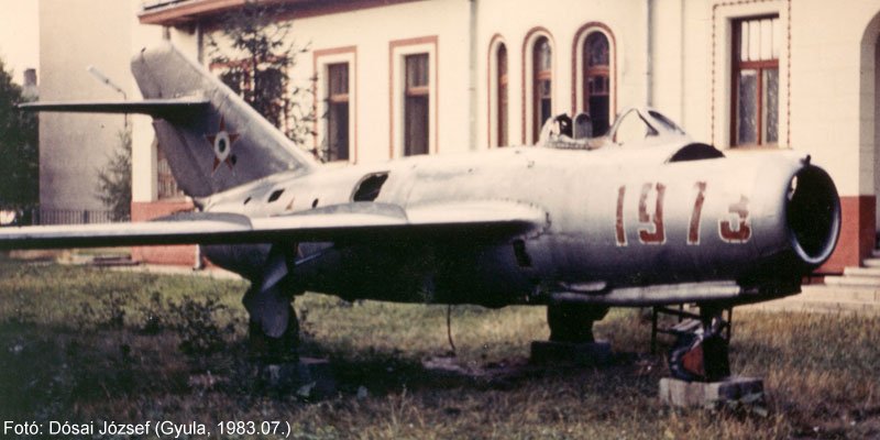 Kép a Mikojan-Gurjevics MiG-15 típusú, 048 oldalszámú gépről.