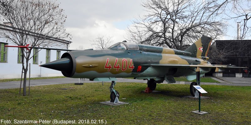 Kép a Mikojan-Gurjevics MiG-21 típusú, 4404 oldalszámú gépről.