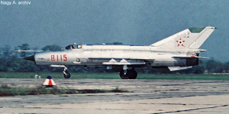 Kép a Mikojan-Gurjevics MiG-21 típusú, 8115 oldalszámú gépről.