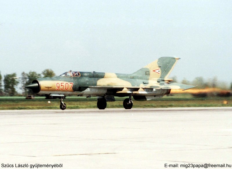 Kép a Mikojan-Gurjevics MiG-21 típusú, 9507 oldalszámú gépről.