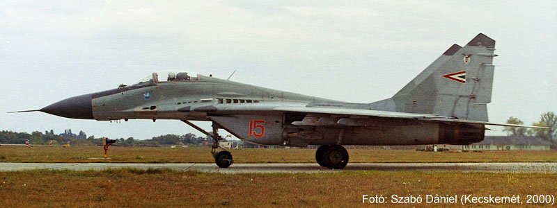 Kép a Mikojan-Gurjevics MiG-29 típusú, 15 oldalszámú gépről.