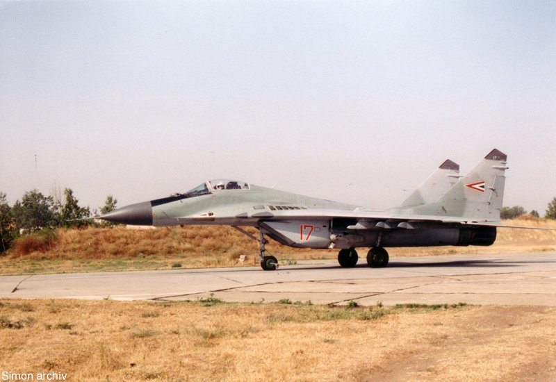 Kép a Mikojan-Gurjevics MiG-29 típusú, 17 oldalszámú gépről.