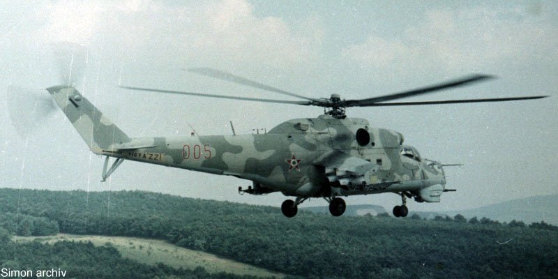 Kép a Mil Mi-24 típusú, 005 (1) oldalszámú gépről.