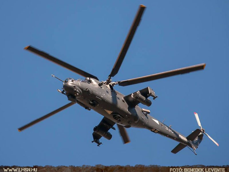 Kép a Mil Mi-24 típusú, 336 oldalszámú gépről.