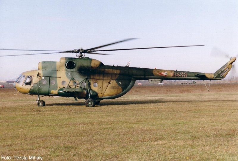 Kép a Mil Mi-8 típusú, 10433 oldalszámú gépről.