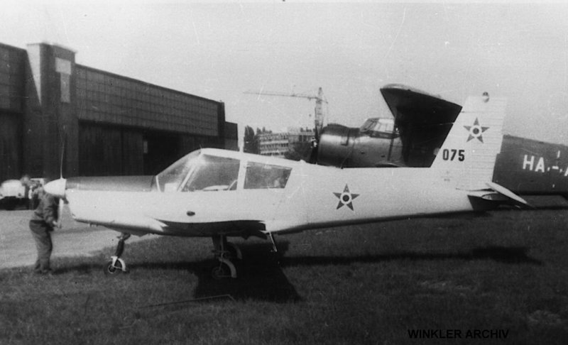 Kép a Zlin-43 típusú, 075 oldalszámú gépről.