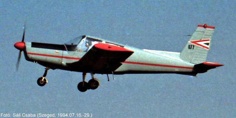 Kép a Zlin-43 típusú, 077 oldalszámú gépről.