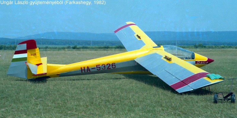 Kép a HA-5326 lajstromú gépről.