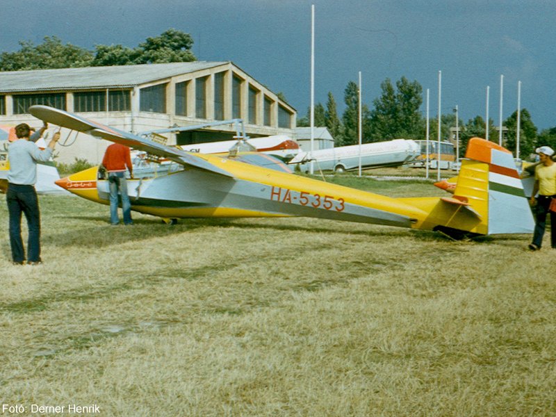 Kép a HA-5353 lajstromú gépről.